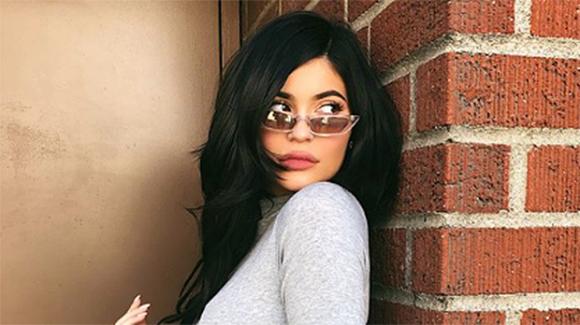 Kylie Jenner,Em gái Kim Kardashian, kiếm tiền từ mạng xã hội