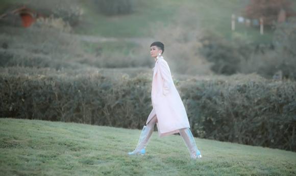 H'Hen Niê, du lịch, sao Việt
