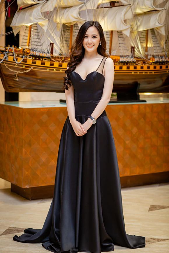 Hoa hậu Mai Phương Thuý gợi cảm với đầm dạ hội