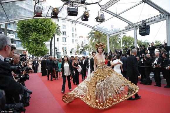 thảm đỏ LHP Cannes,Thiên thần Alessandra Ambrosio, lhp cannes ngày 11