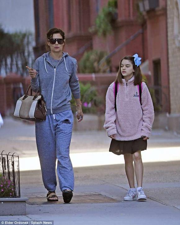 bé Suri Cruise,con gái Tom Cruise, suri cruise tiết kiệm