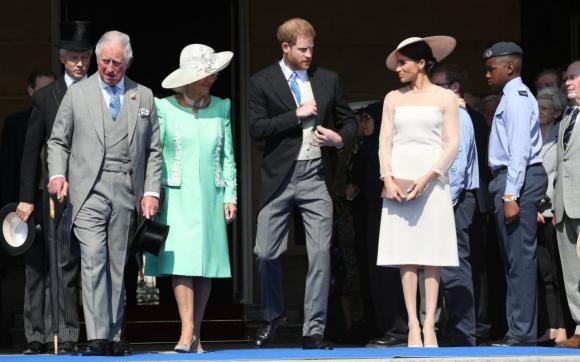 Hoàng tử Harry, công nương meghan markle, đầm xuyên thấu, sự kiện sau đám cưới