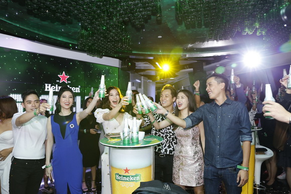 The world of Heineken, Hứa Vĩ Văn, Diễm My 9X