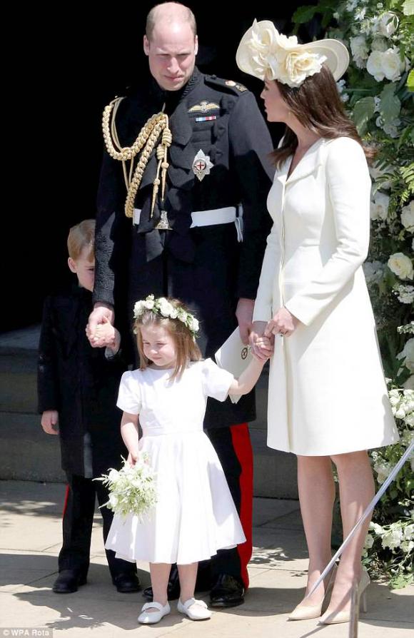công nương Kate Middleton,công nương Kate mặc lại váy cũ, đồ bình dân 