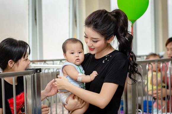 Á hậu huyền my,hoa hậu việt nam 
