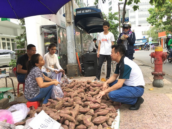 Bác sĩ thẩm mỹ Xuân Trường, Á hậu Hoàng Yến, sao việt