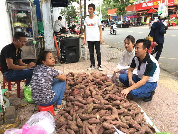 Bác sĩ thẩm mỹ Xuân Trường, Á hậu Hoàng Yến, sao việt