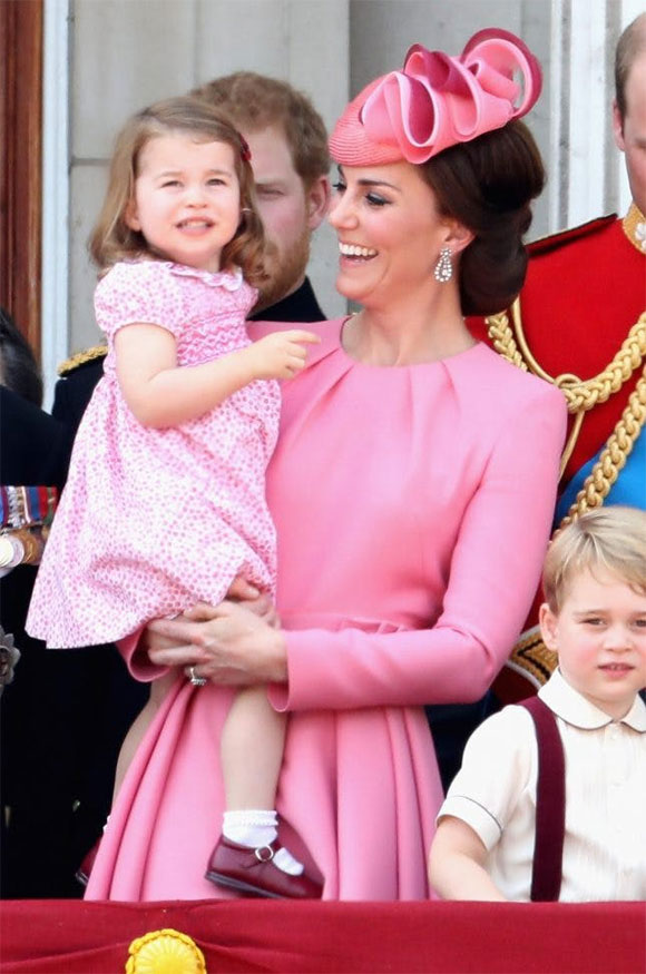 công chúa Charlotte, công nương Kate, hàng hiệu của hoàng tử Anh