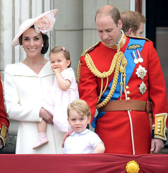 công chúa Charlotte, công nương Kate, hàng hiệu của hoàng tử Anh