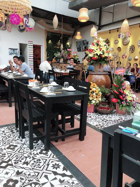 nha-hang-bong-hau-156-14-ngoisao.vn-w580-h773 0 Á hậu Nguyễn Vân Anh, nhà hàng Bông Hậu, Nhà hàng hải sản Bông Hậu