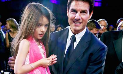 Suri và  Katie Holmes,con gái Tom Cruise,vợ cũ Tom Cruise