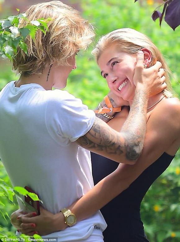 Ca sĩ Justin Bieber,Justin Bieber và Hailey Baldwin,Selena Gomez và Justin Bieber