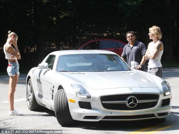 Ca sĩ Justin Bieber,Justin Bieber và Hailey Baldwin, sao Hollywood
