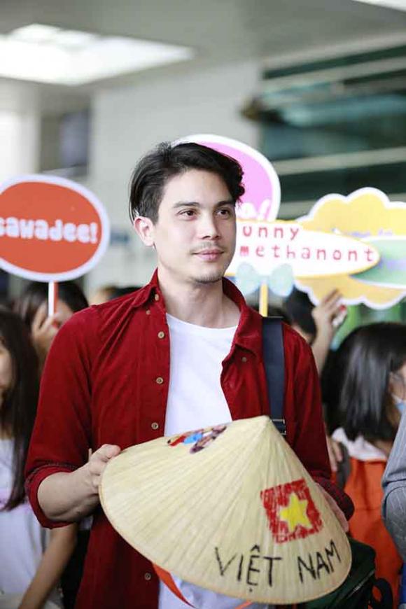 Sunny Suwanmethanon,Brother Of The Year,Ông anh trời đánh