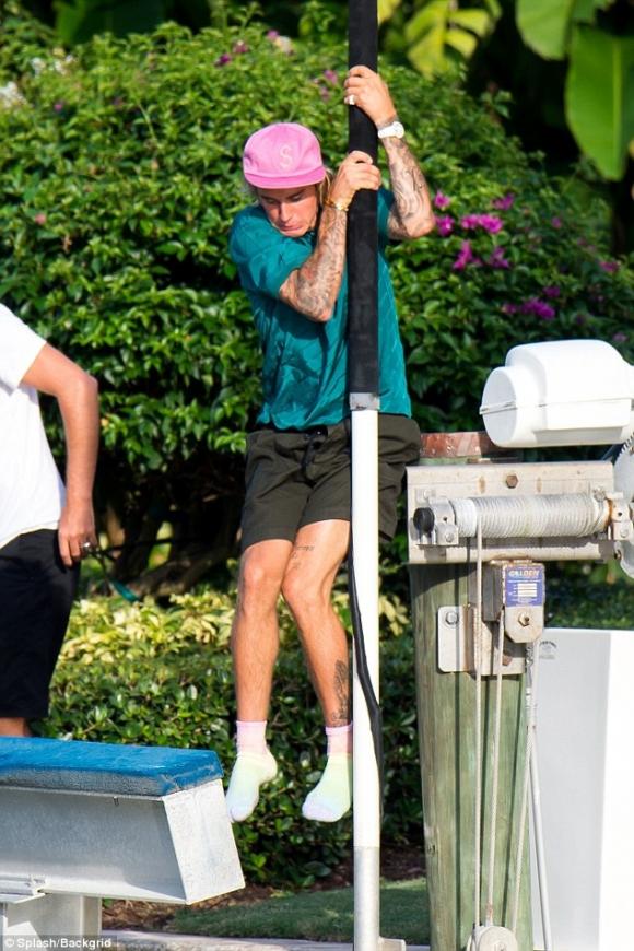 Ca sĩ Justin Bieber,Justin Bieber và Hailey Baldwin, sao Hollywood