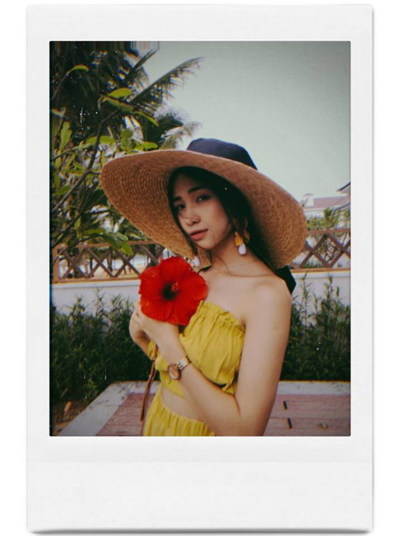 Ca sĩ hòa minzy,hòa minzy làm công chúa,hòa minzy cầm hoa dâm bụt