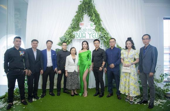 bua-yeu-267-1-ngoisao.vn-w580-h380 6 Bích Phương, Stella Chang,  Xuân Hồng – Giải mã 'Bùa yêu'