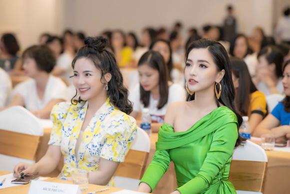 bua-yeu-267-4-ngoisao.vn-w580-h387 3 Bích Phương, Stella Chang,  Xuân Hồng – Giải mã 'Bùa yêu'