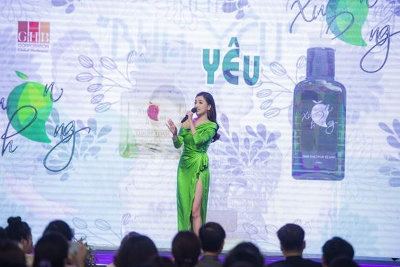 bua-yeu-267-7-ngoisao.vn-w580-h387 0 Bích Phương, Stella Chang,  Xuân Hồng – Giải mã 'Bùa yêu'