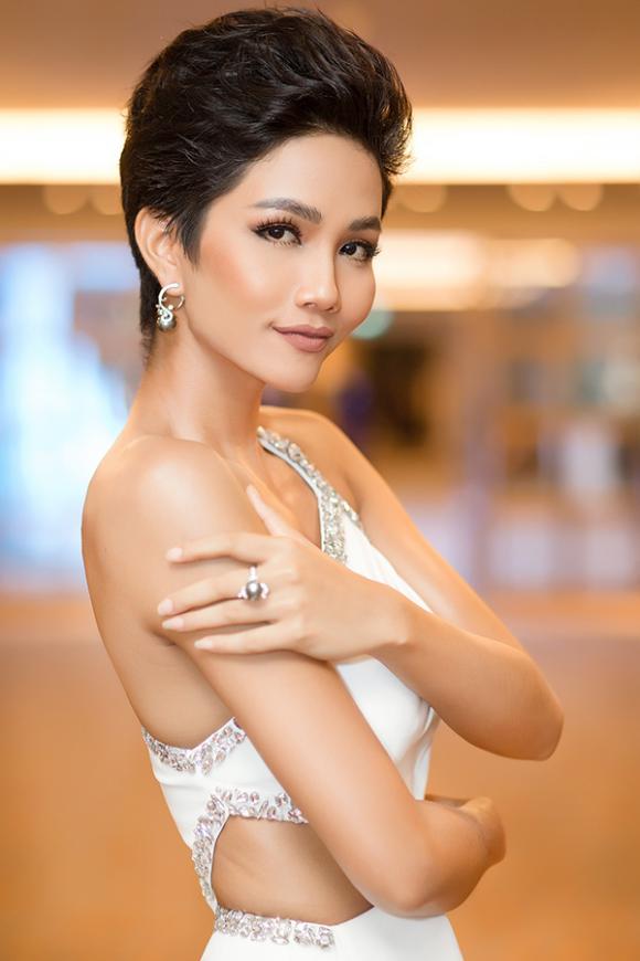 Hoa hậu H'Hen Niê, Á hậu Hoàng Thủy, sao Việt,Hoa hậu Hoàn vũ Việt Nam