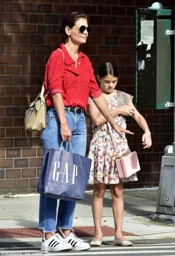 Suri Cruise,Katie Holmes,Tom Cruise