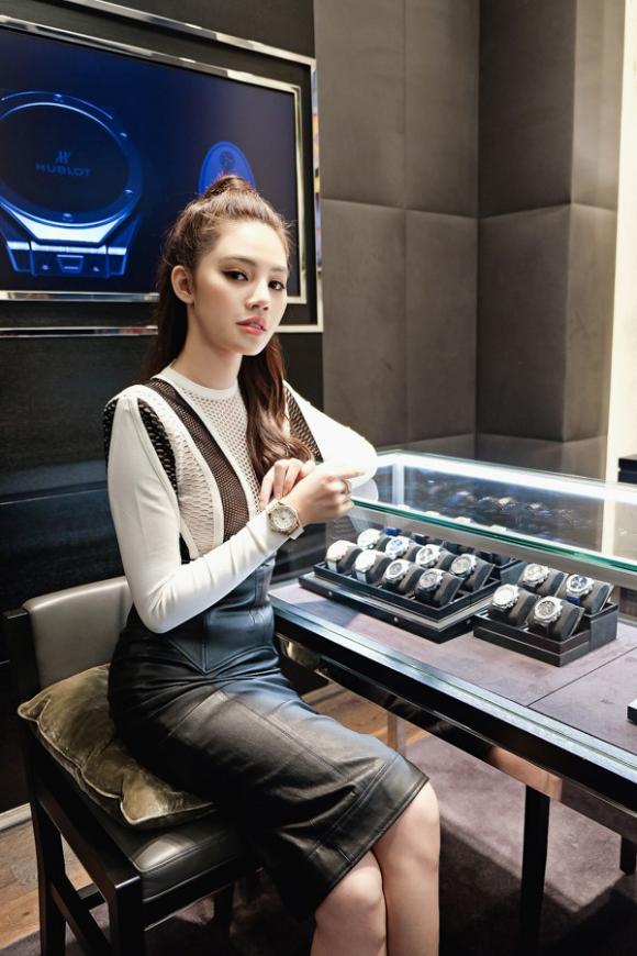 Jolie Nguyễn, sao Việt, hội con nhà giàu
