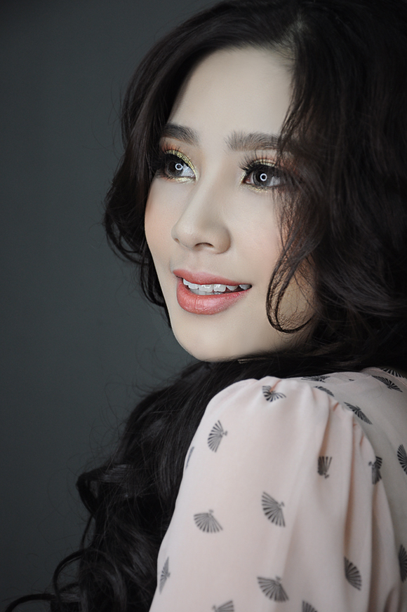 trang-diem-138-2-ngoisao.vn-w580-h873 4 cách trang điểm khi đi party, Trang điểm đẹp, BB Thanh Vân