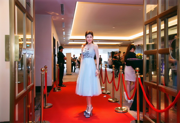 Hoa hậu Lâm Hải Vi, Michael Owen tới việt nam, sao việt