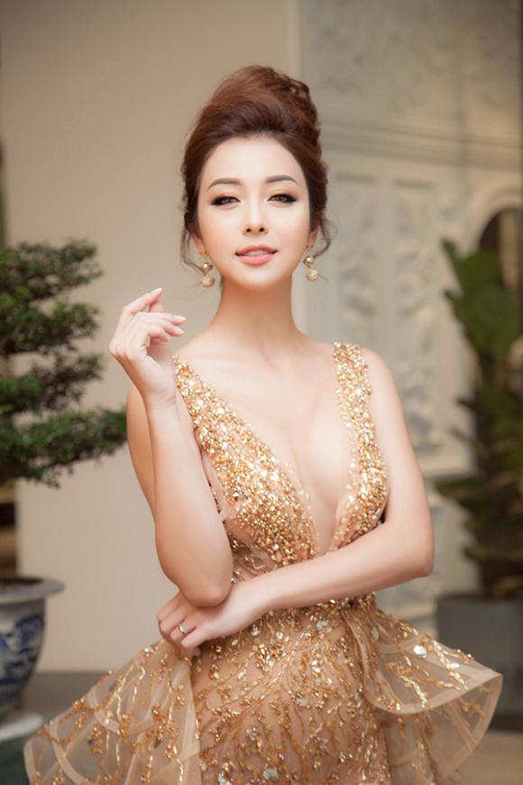 Jennifer Phạm, Ngọc Hân, sao Việt