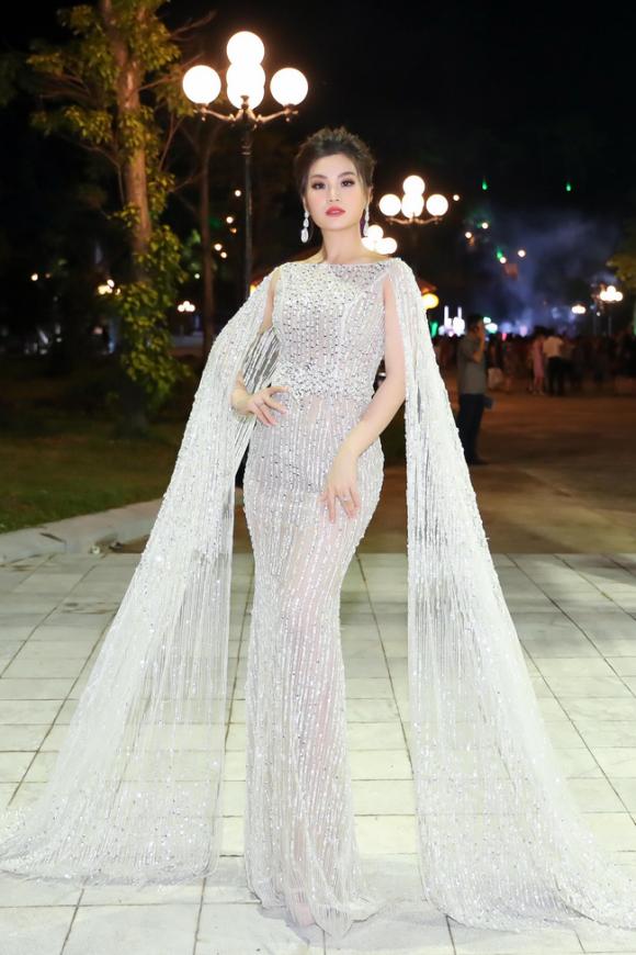 nữ hoàng thảm đỏ,showbiz Việt,sao Việt,Thanh Tú,Angela Phương Trinh,Lan Khuê,Diễm Trang,Mai Phương,Jennifer Phạm,Đỗ Mỹ Linh,Ninh Dương Lan Ngọc