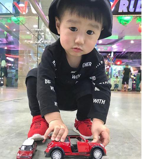bé xoài, em bé hot nhất instagram