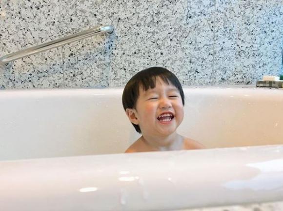bé xoài, em bé hot nhất instagram