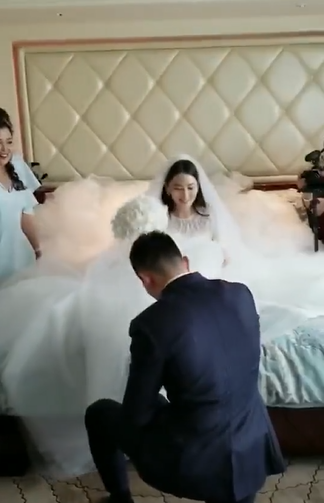 Hé lộ hình ảnh hiếm hoi của Trương Hinh Dư trong đám cưới bí mật ở khách sạn sang trọng