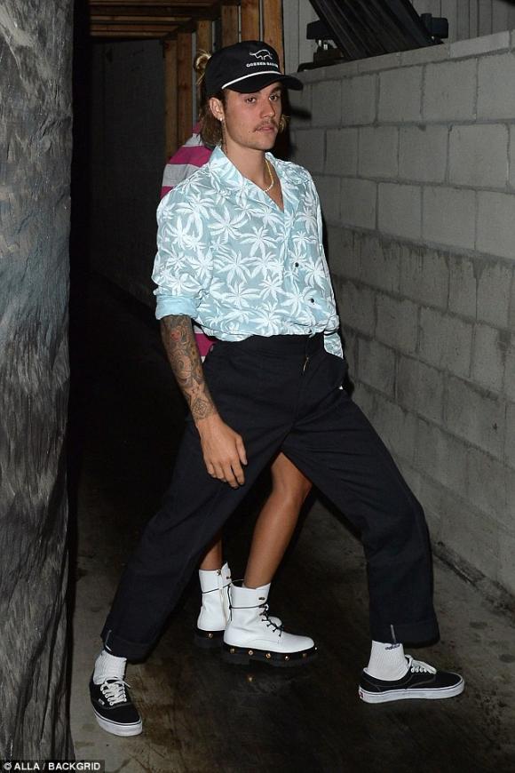 Justin Bieber,quên kéo khóa quần, sao hollywood