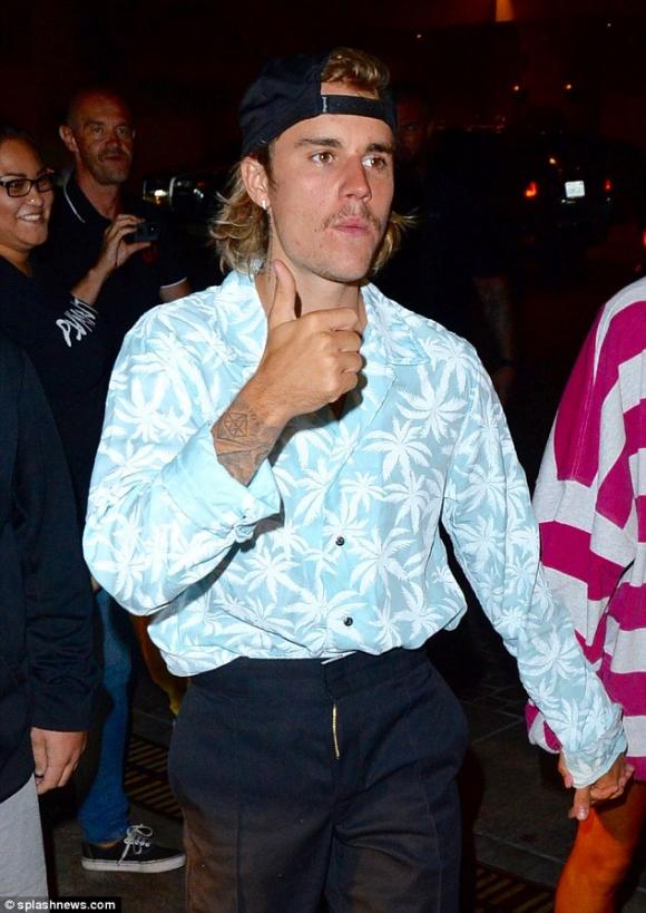 Justin Bieber,quên kéo khóa quần, sao hollywood