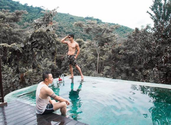 Vũ Khắc Tiệp, ông trùm chân dài, sao Việt