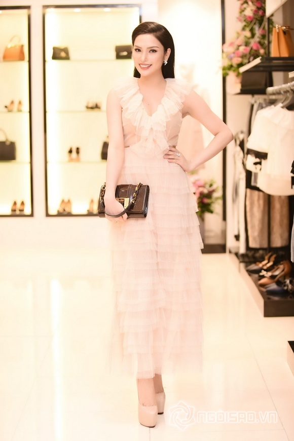 MC Huyền Sâm, sao việt