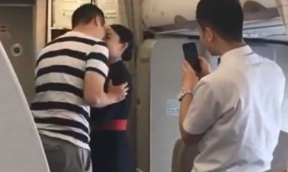 Nữ công an gây rối ở sân bay, Lăng mạ nhân viên hàng không, Tin nóng