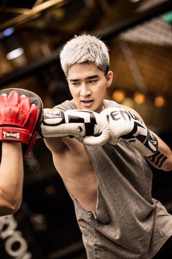 Hãy chiêm ngưỡng ảnh boxing tuyệt đẹp này và ngắm nhìn các võ sĩ tài năng đang chiến đấu như là một nghệ thuật. Hình ảnh cực kỳ sống động và sắc nét sẽ khiến bạn đắm chìm trong môn thể thao đầy hấp dẫn này.