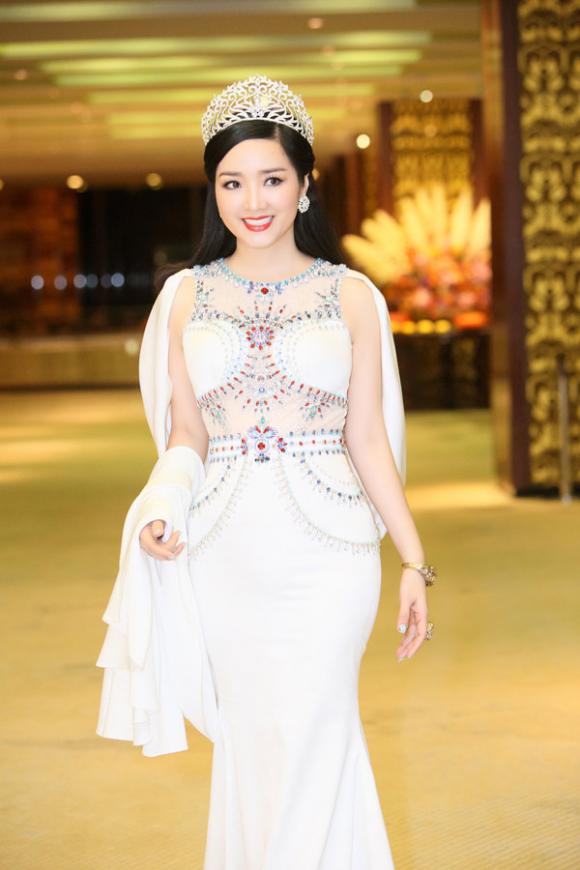 Hoa hậu Đền Hùng Giáng My, Trần Tiểu Vy, sao Việt