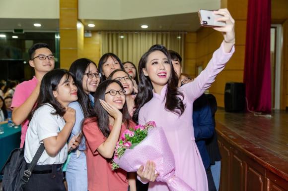 nữ sinh tặng hoa cho tổng thống mỹ, Hoa hậu Việt Nam, Phạm Ngọc Hà My