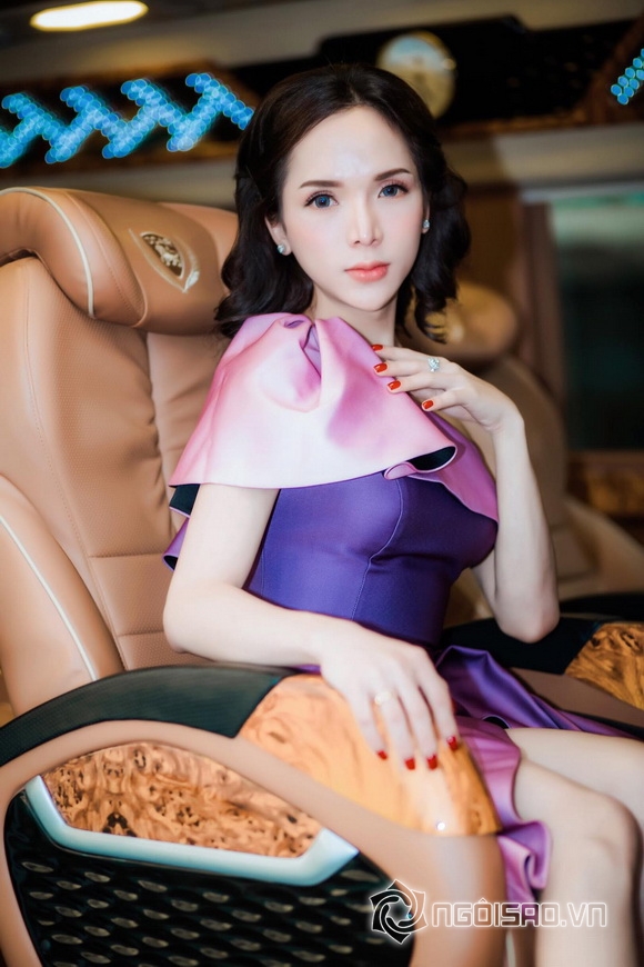 my-nhan-chuyen-gioi-doan-tran-tu-thien-trung-thu-12resize-ngoisao.vn-w580-h870 1 Mỹ nhân chuyển giới đoàn trần,đoàn trần phát quà trung thu,sao việt