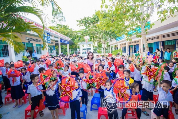 my-nhan-chuyen-gioi-doan-tran-tu-thien-trung-thuresize-ngoisao.vn-w580-h387 0 Mỹ nhân chuyển giới đoàn trần,đoàn trần phát quà trung thu,sao việt