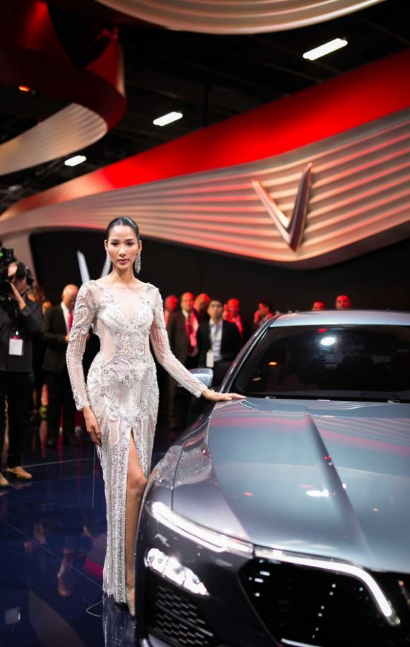 Hoa hậu Tiểu Vy, Á hậu Hoàng Thùy, Paris Motor Show 2018