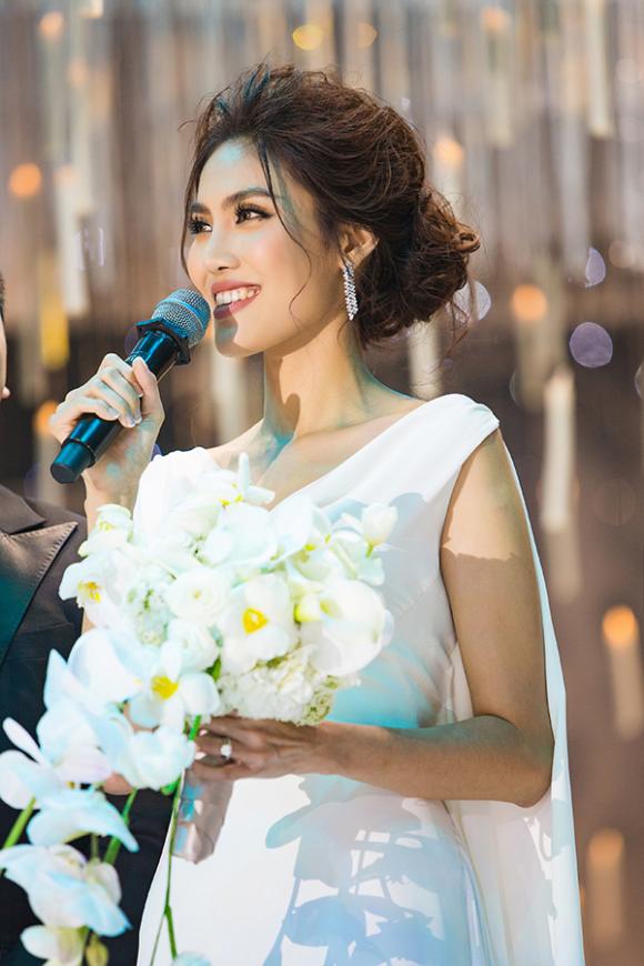 Lan Khuê, váy cưới Lan Khuê, sao Việt