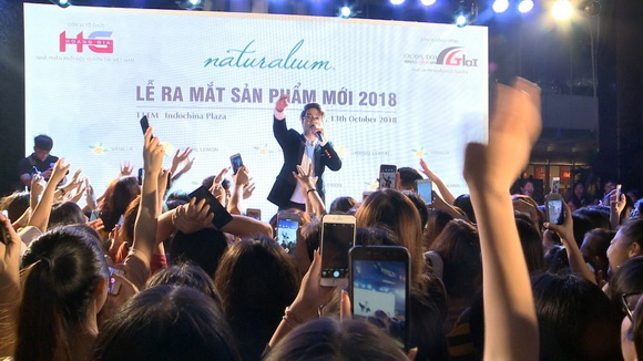 bui-anh-tuan-1510-5-ngoisao.vn-w580-h326 2 Bùi Anh Tuấn, Naturalium, chăm sóc da