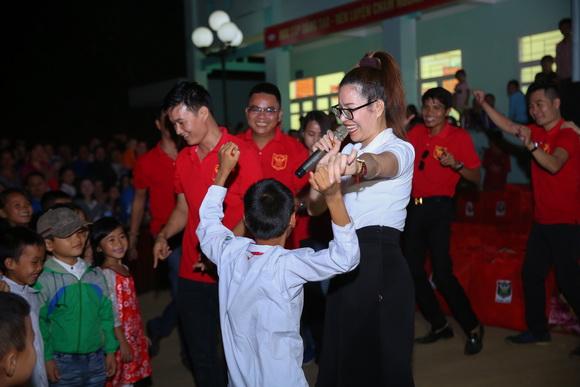 Bùi Thị Hà, Sao việt, tập đoàn bảo vệ long hoàng