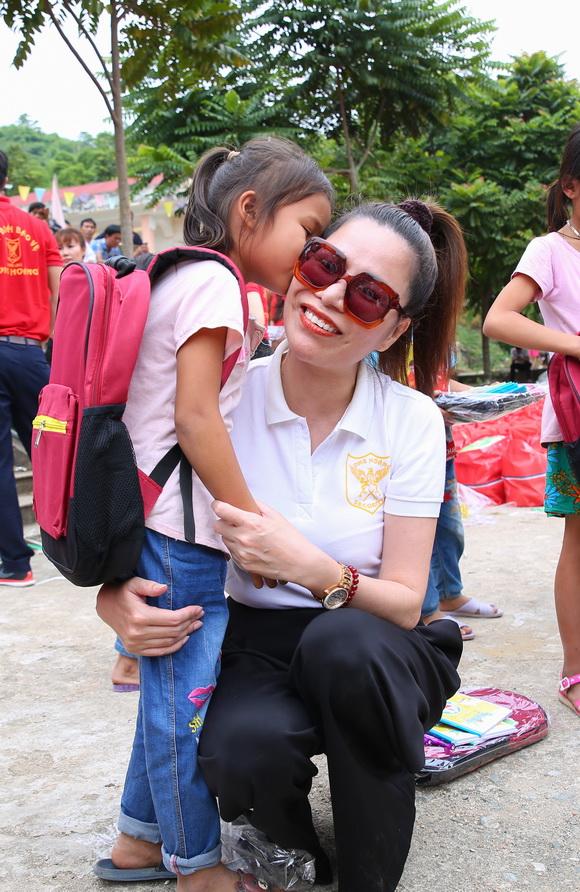 Bùi Thị Hà, Sao việt, tập đoàn bảo vệ long hoàng