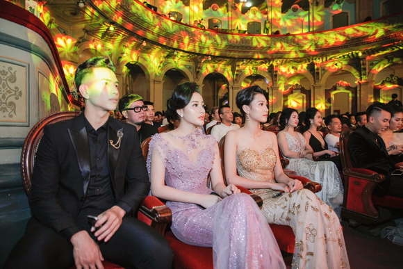 Kenbi Khánh Phạm, siêu mẫu Quỳnh Hoa, sao việt