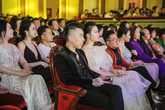 Kenbi Khánh Phạm, siêu mẫu Quỳnh Hoa, sao việt